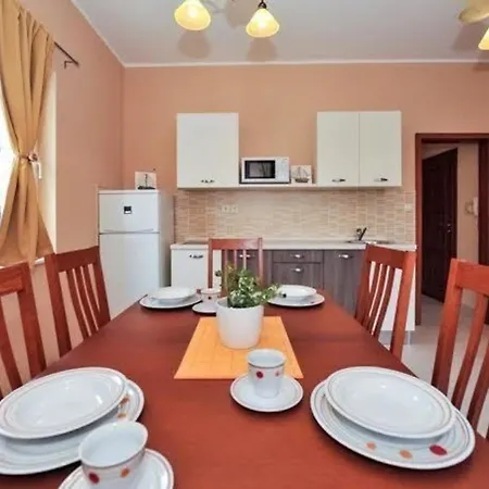 Studio Fur 4 Personen Ca 45 Qm In Srima, Dalmatien Norddalmatien - B60476 شقة *