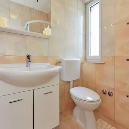 شقة Studio Fur 4 Personen Ca 45 Qm In Srima, Dalmatien Norddalmatien - B60476