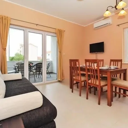 Studio Fur 4 Personen Ca 45 Qm In Srima, Dalmatien Norddalmatien - B60476 شقة