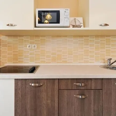 Studio Fur 4 Personen Ca 45 Qm In Srima, Dalmatien Norddalmatien - B60476 * سريما