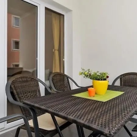 Studio Fur 4 Personen Ca 45 Qm In Srima, Dalmatien Norddalmatien - B60476 سريما